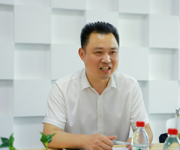 嘉兴国度高新区管委会俞春明主任调研东升国际丝绸，为发展鼓劲?