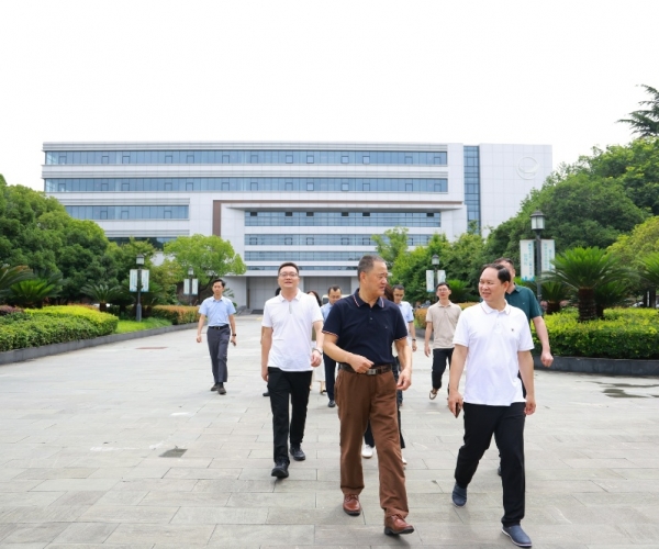 河池市辅导赴嘉兴调研东升国际丝绸 共商高端丝绸项目落地大计